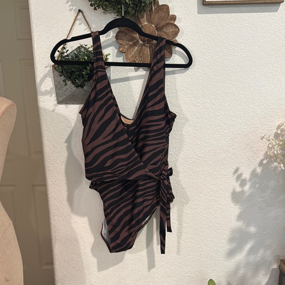 Summersalt The Wrap One-Piece Swim Suit size 12